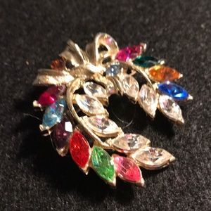 Multi color fashion pin